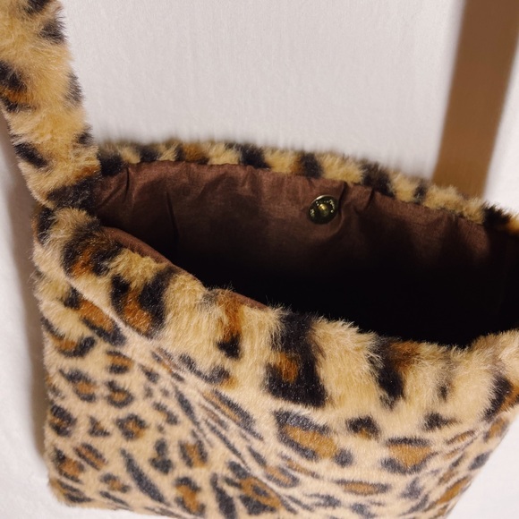 Soft Leopard-Print Shoulder Bag - Picture 2 of 3